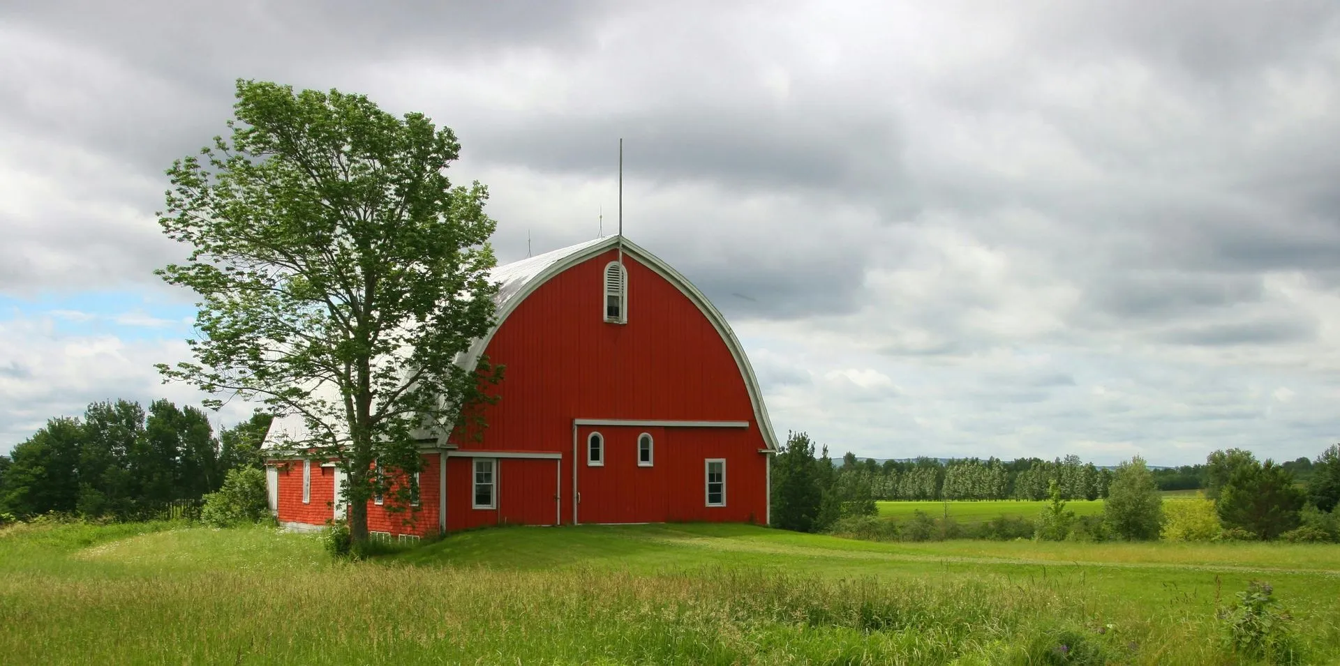 Red barn on a rural Fauquier County farm property